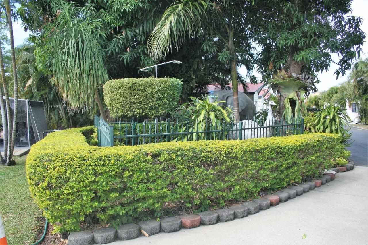 Sarina Palms Caravan And Cabins Village Exterior foto